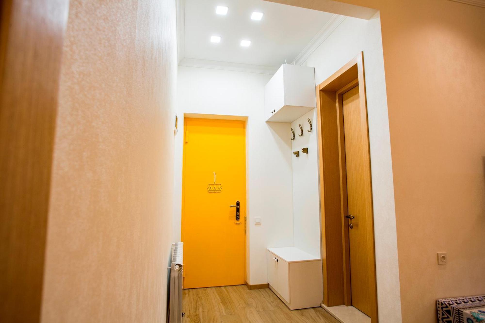 Yellow apartment in Avlabari Tbilisi Buitenkant foto