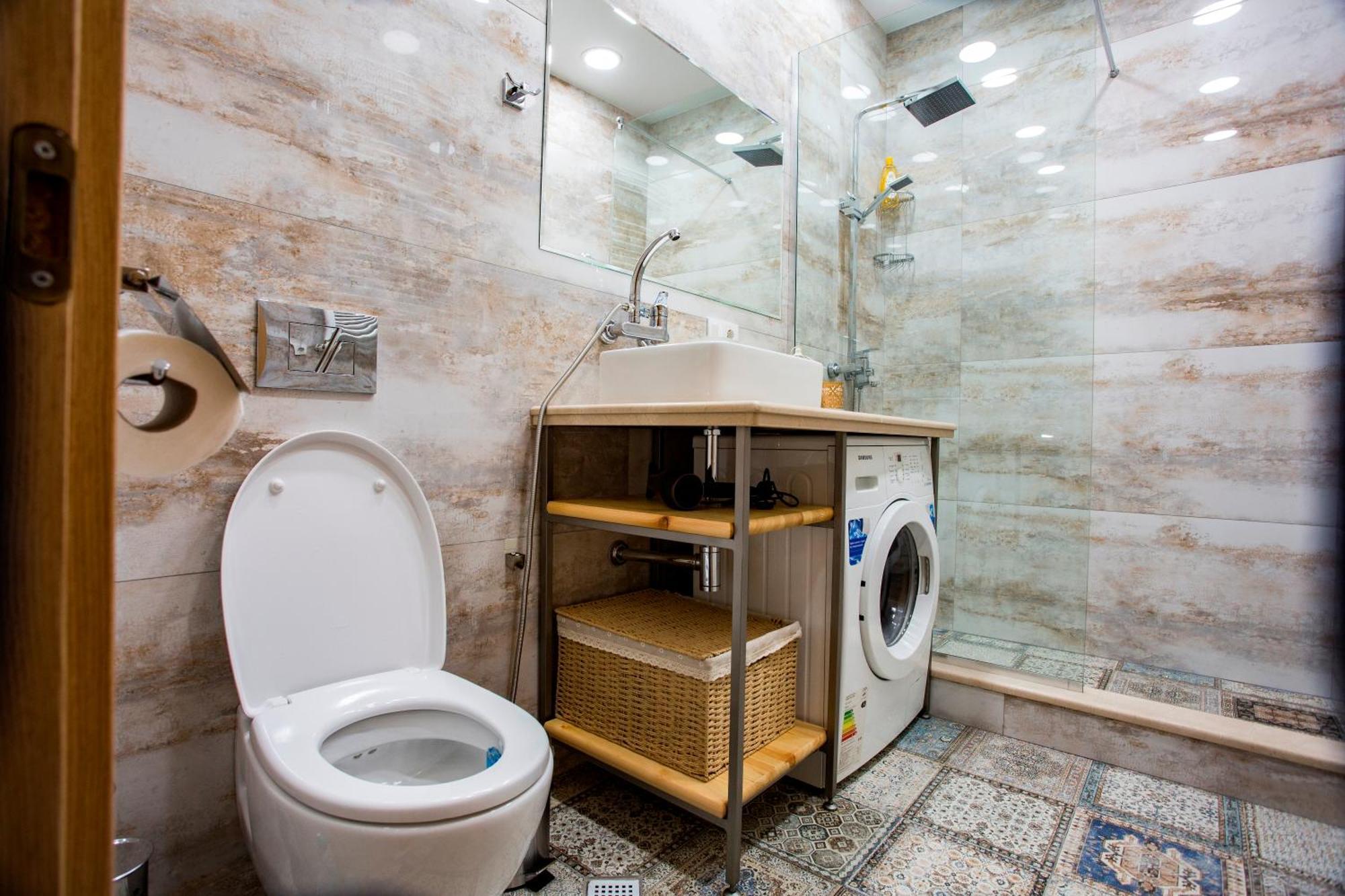 Yellow apartment in Avlabari Tbilisi Buitenkant foto