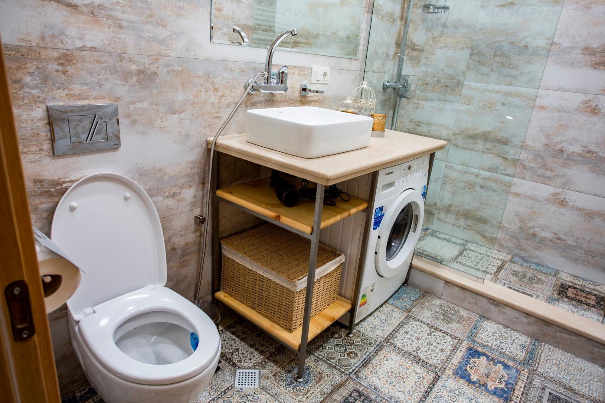 Yellow apartment in Avlabari Tbilisi Buitenkant foto